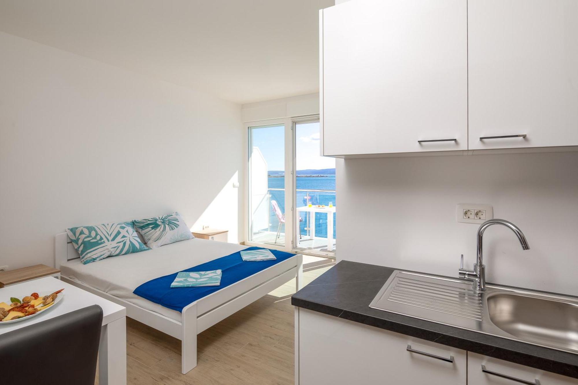 Blue Wonder Apartments Dugi Rat Extérieur photo