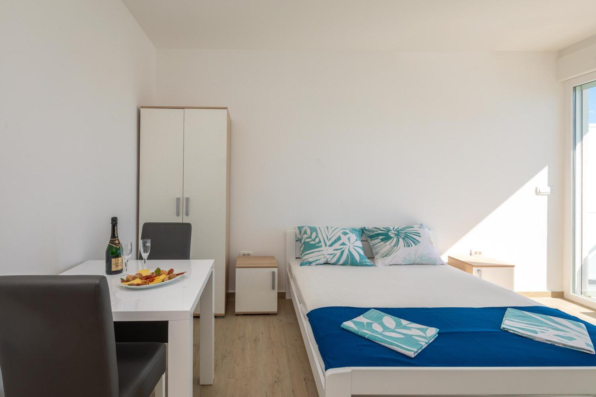 Blue Wonder Apartments Dugi Rat Chambre photo